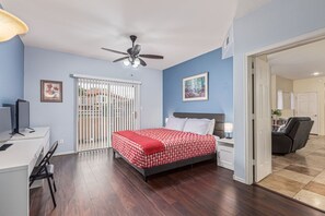 3 bedrooms, desk, iron/ironing board, travel crib - Sunlit Oasis Condo w/ Pool & Patio / First Floor (Phoenix)