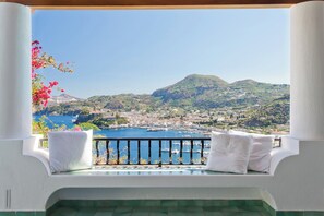 Property grounds - Posidonia - Seven Bedroom Villa, Sleeps 14 (Lipari)