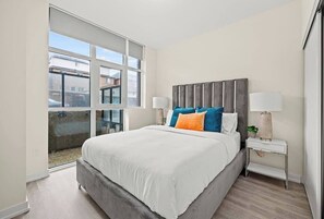 2 bedrooms, iron/ironing board, free WiFi, bed sheets - Chic and Comfortable 2-Bedroom Suite Perfect for Relaxing Toronto Getaways (Toronto)