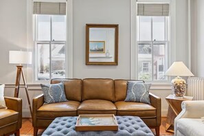 Televisio, takka, kirjoja