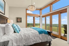 Escritorio, wifi y ropa de cama 