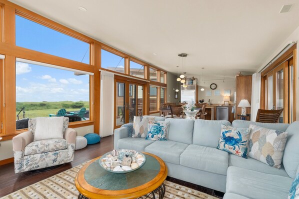 Televisión, chimenea, libros y oficina 