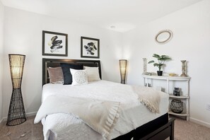 4 bedrooms, iron/ironing board, WiFi, bed sheets