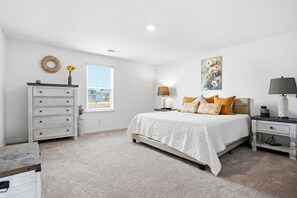 4 Schlafzimmer, Schreibtisch, Bügeleisen/Bügelbrett, WLAN