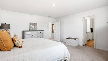 4 quartos, escrivaninha, ferros/tábuas de passar roupa, Wi-Fi