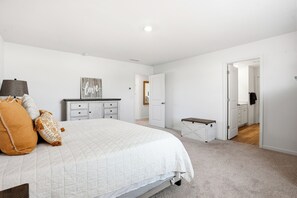 4 quartos, escrivaninha, ferros/tábuas de passar roupa, Wi-Fi