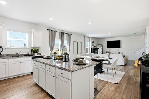 Spacious 4-Bedroom Home Near Atlanta Motor Speedway & Tanger Outlets