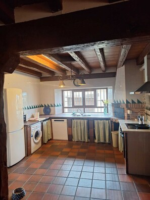 Microonde, forno, piano cottura, lavastoviglie