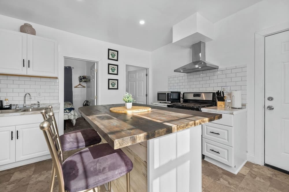 New Downtown Lux 3BR Free Parking, AC & Wi-fi