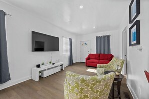 House (3 Bedrooms) | Floor plan - Downtown Detroit 3BR Free Parking Wi-fi (Detroit)