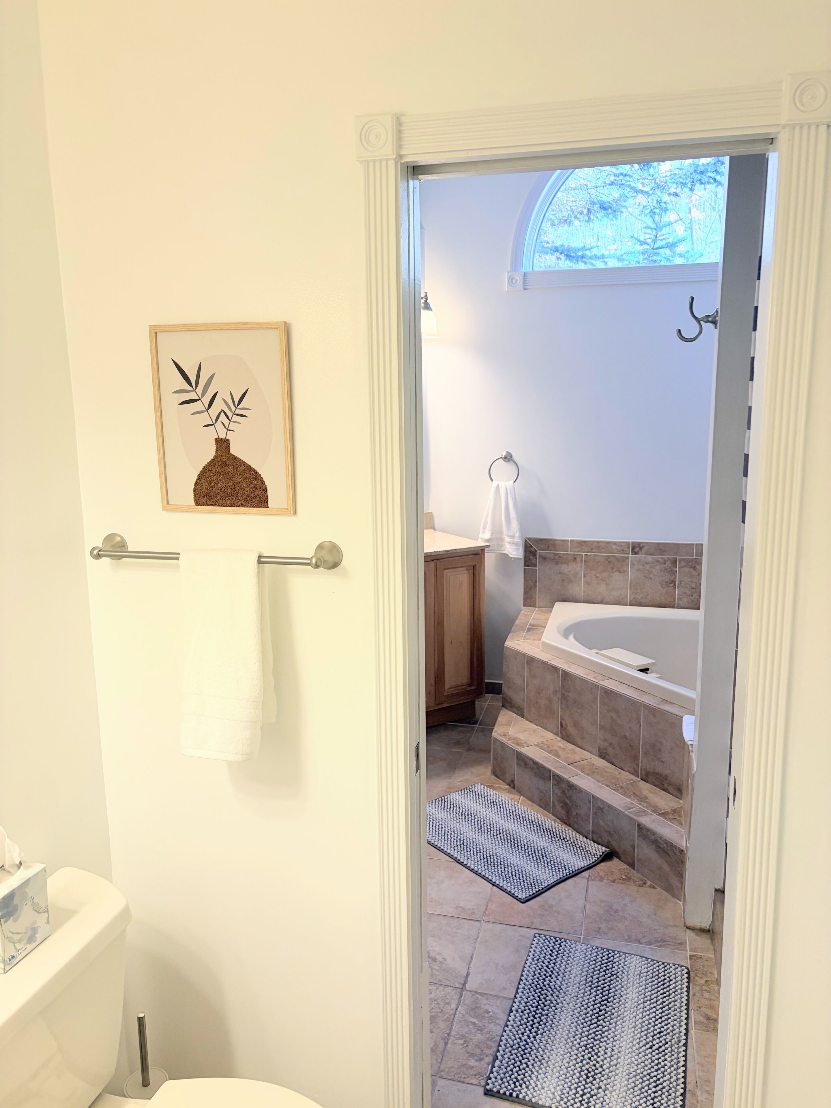 Poreamme, hiustenkuivaaja, pyyhkeet, vessapaperi