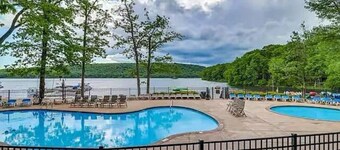 Lake & Ski Escape w/ Hot Tub!: Cozy, Modern Townhome Minutes From Ski & Lake Fun