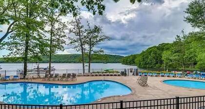 Lake & Ski Escape: Cozy, Modern Townhome Near Big Boulder, Jack Frost & Lake Fun