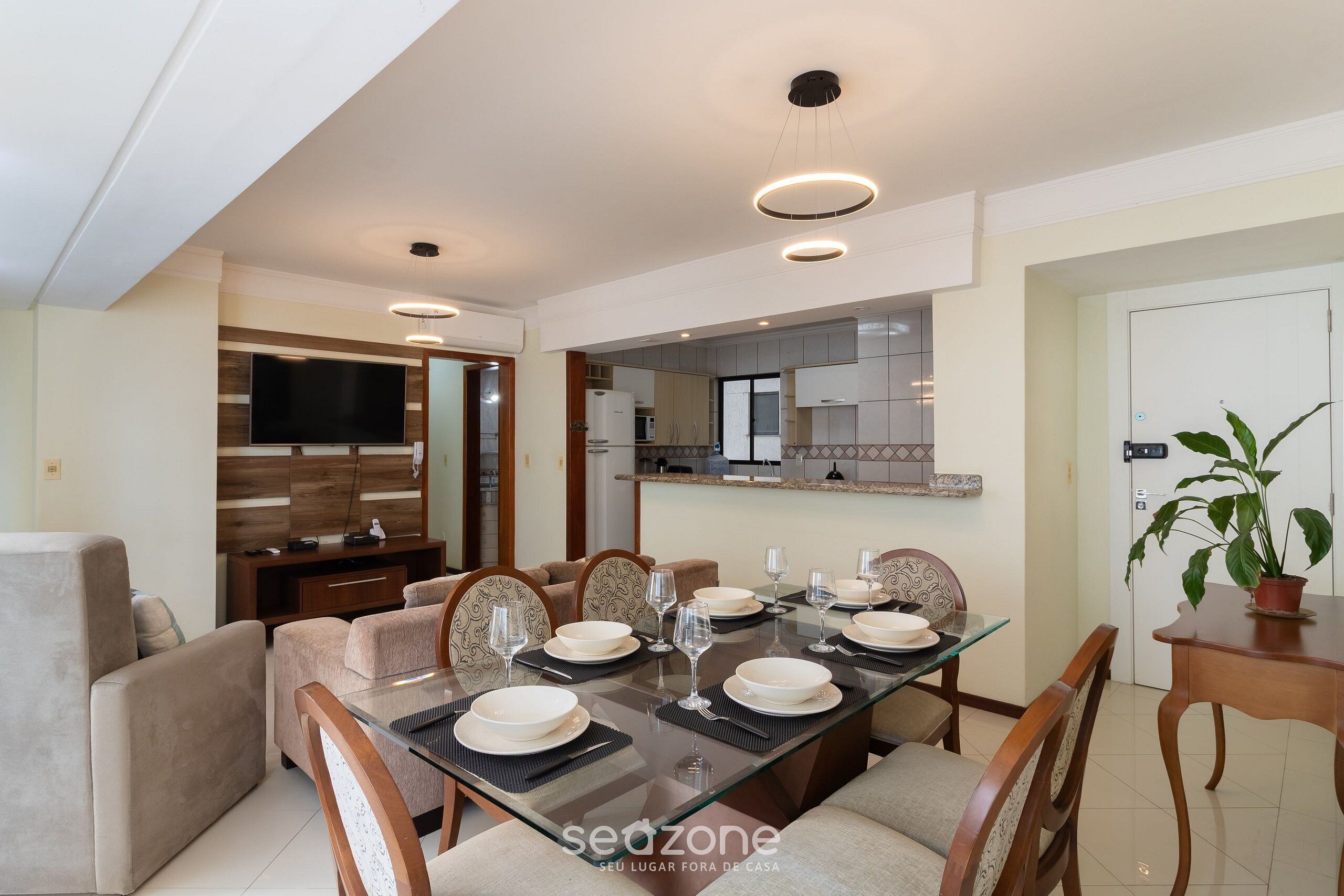 Basic Apartment | Dining