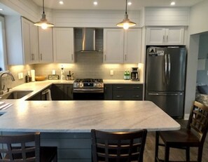 ميكروويف، فرن، موقد طهي مسطح، غسالة أطباق