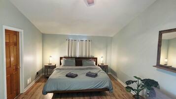 3 bedrooms, iron/ironing board, WiFi, bed sheets