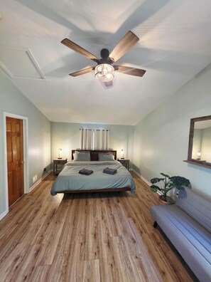 3 bedrooms, iron/ironing board, WiFi, bed sheets