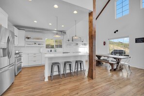 Fridge, microwave, oven, stovetop - Ask About Taco Chef For 10 - 149 Dollars, Free Wine Tickets, Birthday Haven  (Temecula)