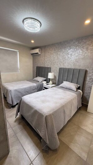 1 slaapkamer, een strijkplank/strijkijzer, wifi, beddengoed