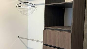 2 dormitorios, tabla de planchar con plancha, wifi y ropa de cama