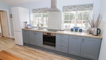 Dishwasher, cookware/dishes/utensils