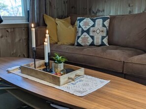 Smart-TV, Kamin, Bücher
