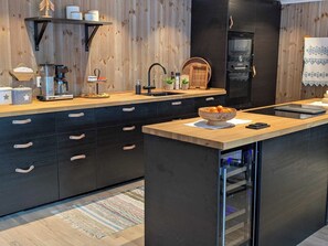 Micro-ondes, four, plaque de cuisson, lave-vaisselle