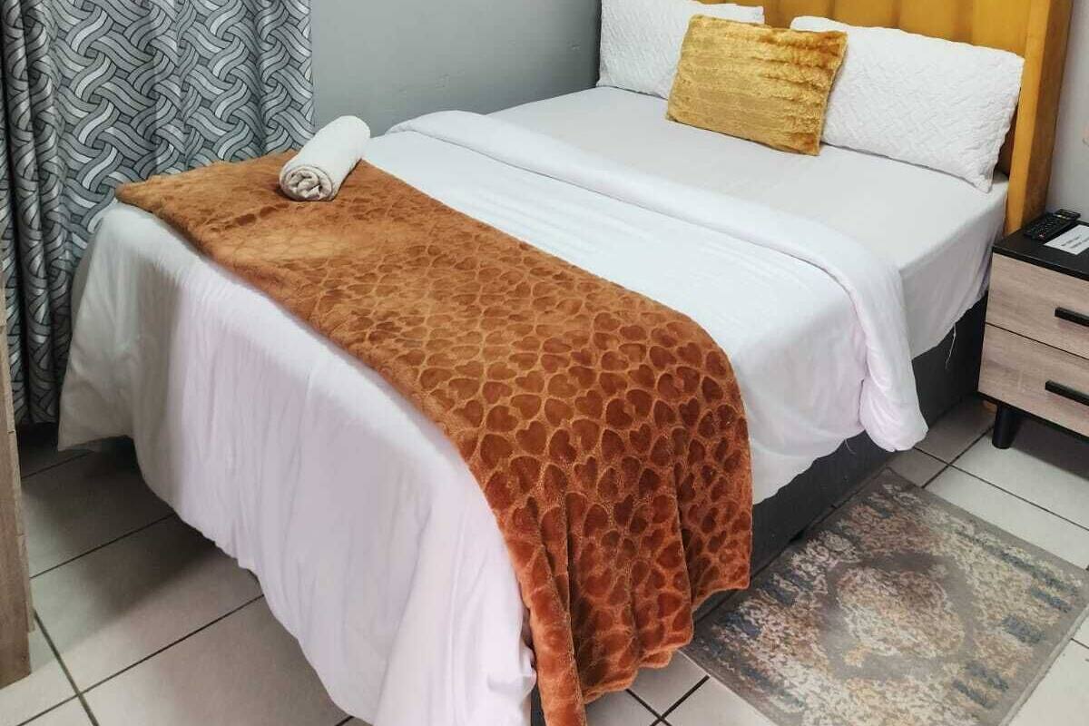 Economy Room | Laptop workspace, free WiFi