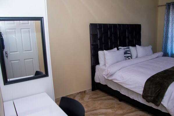 Standard Studio | Laptop workspace, free WiFi