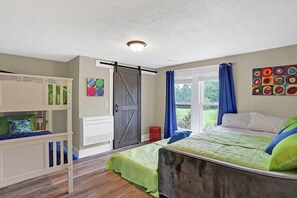 4 dormitorios, tabla de planchar con plancha, cuna de viaje y Internet