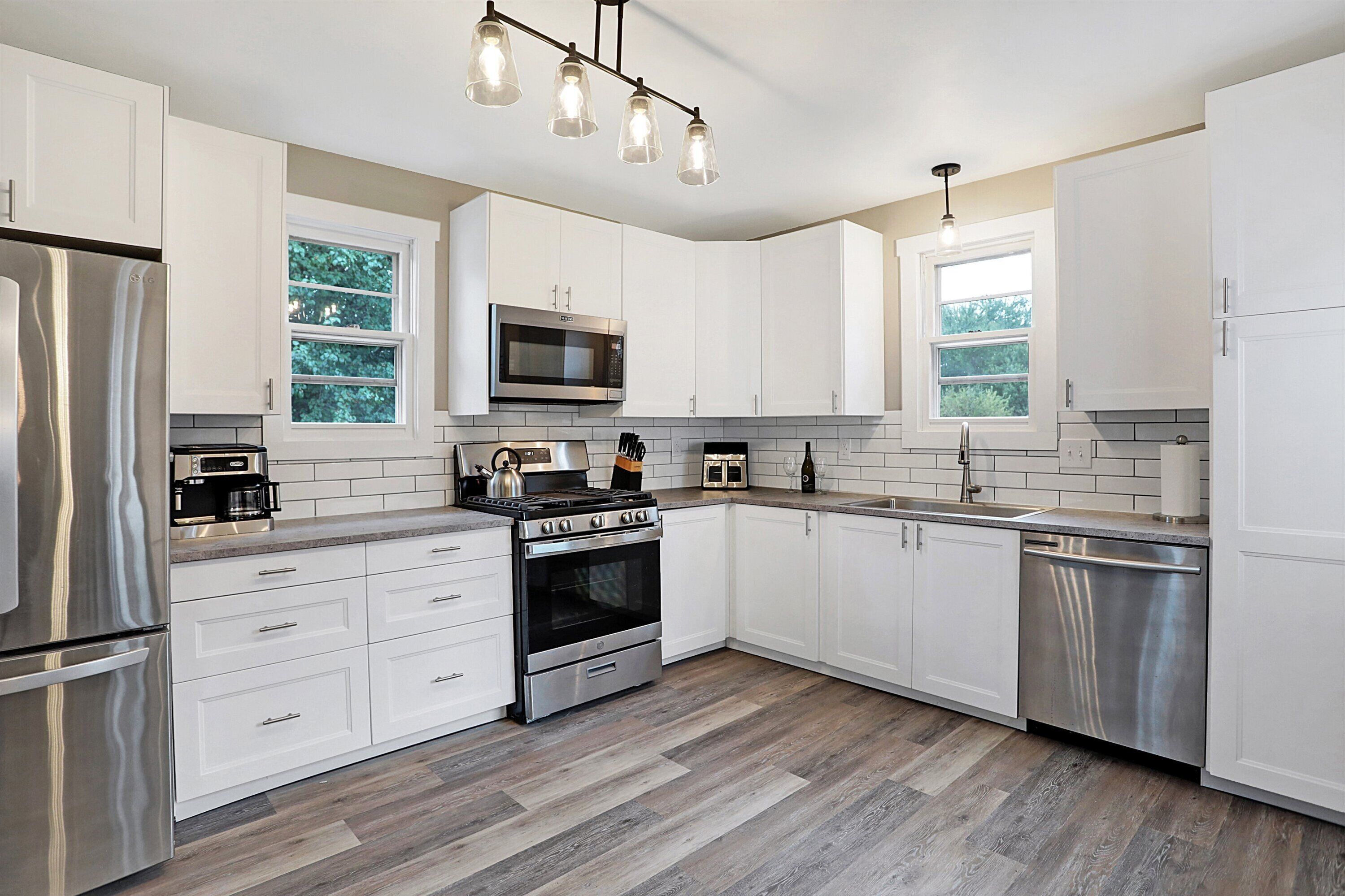 Microondas, horno, parrilla de estufa y lavavajillas 