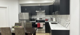 Modern 2-Bedroom Apartment in Luxury Home with Gym in Downtown Richmond Hill