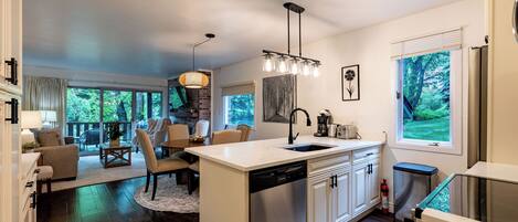 Mikroaaltouuni, uuni, liesi, astianpesukone