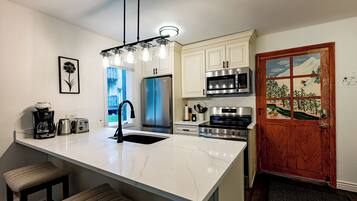 Mikrobølgeovn, ovn, kogeplade, opvaskemaskine