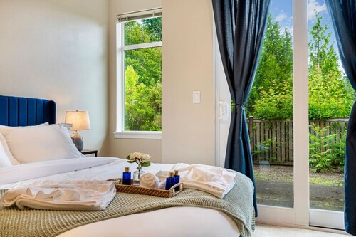 Modern Issaquah 3BR Townhome Near Trails