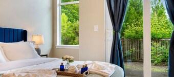 Modern Issaquah 3BR Townhome Near Trails