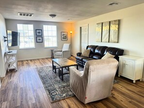 Living area - Waterfront Fishing Camp in Cocodrie (Chauvin)