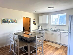 Dining - Waterfront Fishing Camp in Cocodrie (Chauvin)