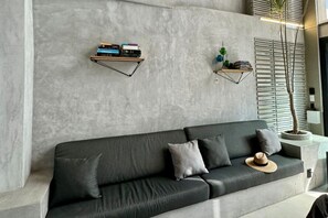 TV - Spectacular house: barbecue, pool, garden and games. (Revolución XXI)