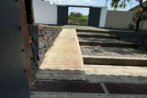 Property grounds - Spectacular house: barbecue, pool, garden and games. (Revolución XXI)