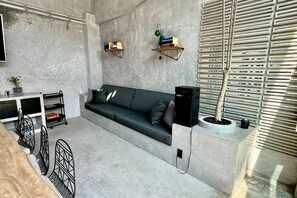 TV - Spectacular house: barbecue, pool, garden and games. (Revolución XXI)