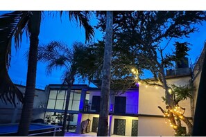 Property grounds - Spectacular house: barbecue, pool, garden and games. (Revolución XXI)