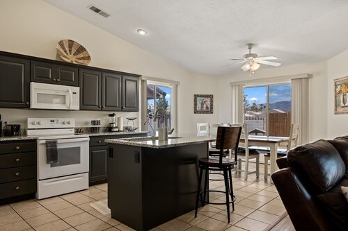 Palm Vista Escape by J and Amy BL 991846
