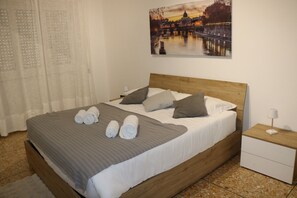 2 chambres, fer et planche à repasser, Wi-Fi, draps fournis