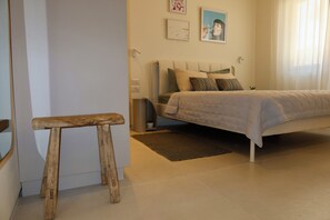 2 bedrooms, iron/ironing board, WiFi