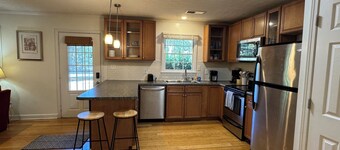 Charming 2-bedroom house in delightful Athens with AC