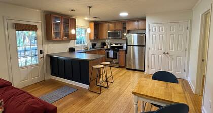 Charming 2-bedroom house in delightful Athens with AC