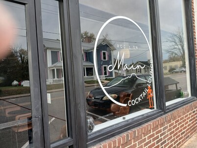 PROMO, 10% WEEKLY DISCOUNT, Pink Lady On Main, Pet Friendly,  Downtown Pilot Mtn