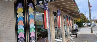 Pink Lady on Main, Downtown Pilot Mtn, business district. Pet Friendly.