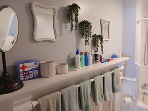 Hair dryer, towels, soap, toilet paper - PROMO, 10% WEEKLY DISCOUNT, Pink Lady On Main, Pet Friendly,  Downtown Pilot Mtn (Pilot Mtn)